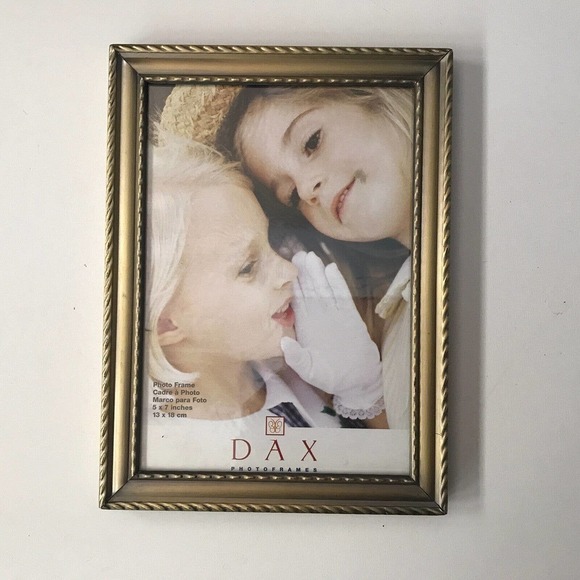 Dax Photo Frame Wood Gold Tone 5”X7” Free Standing Pre-Owned - Picture 2 of 5